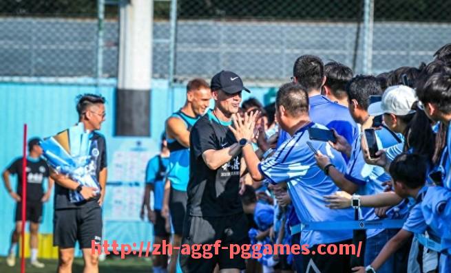 PG模拟器官方网站-意甲蓝黑色球队全解析，颜色背后的球队文化