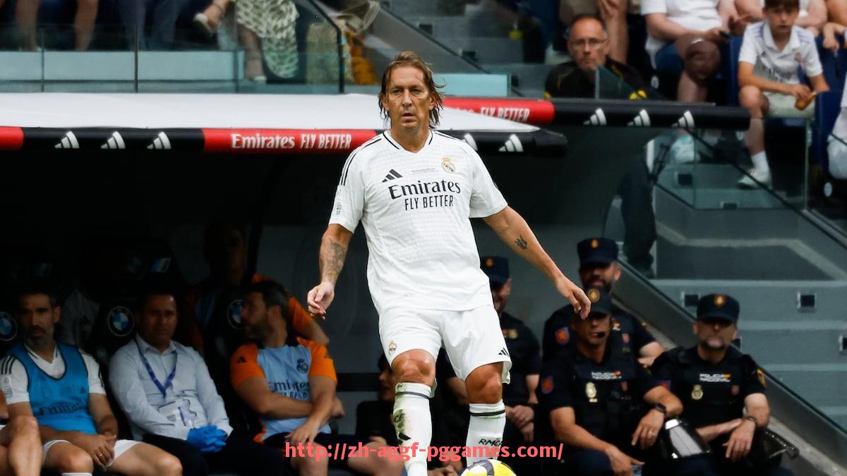 PG模拟器官方网站-世俱杯比赛中球员防守抢断成功率与球队控球权影响