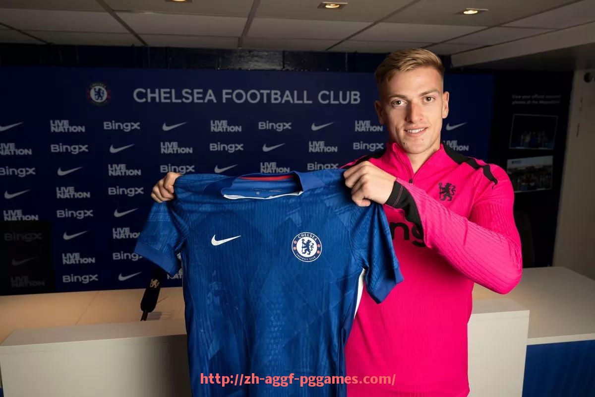 PG模拟器官方网站-英超2017-2018官方球衣款式及设计特点